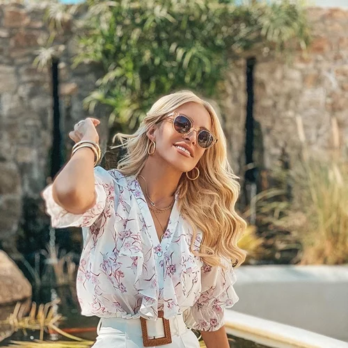 Καλεσμένη σε βάφτιση ή νονά; Η Κατερίνα Καινούργιου έκανε την καλύτερη στιλιστική επιλογή για την περίσταση