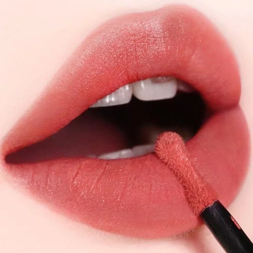 Πόσα ακόμα MAC κραγιόν αντέχει το νεσεσέρ σου; Γιατί μόλις έφτασαν στα χέρια μας τα νέα λανσαρίσματα!