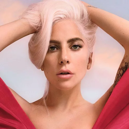 H Lady Gaga είναι εκθαμβωτική στην καμπάνια για το νέο άρωμα Valentino