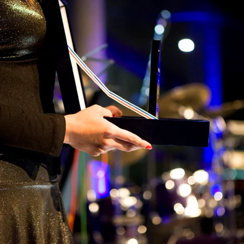 Luke Bryan, Maren Morris και Chris Stapleton αναδείχθηκαν νικητές της βραδιάς απονομής των ACM Awards 2021