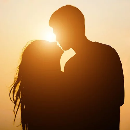 Πώς ξέρω αν με θέλει; Η γλώσσα του σώματος στους άντρες: Τα 18 σημεία που ΠΡΕΠΕΙ να κοιτάς