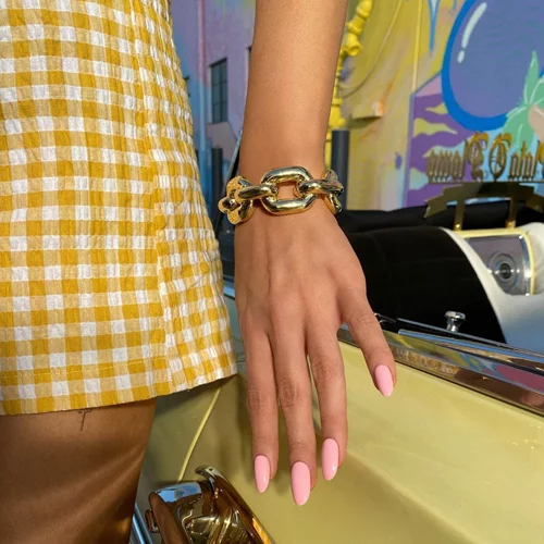 Αδύναμα νύχια που σπάνε; Πώς να τα σώσεις σύμφωνα με τις οδηγίες του πιο hot celebrity manicurist