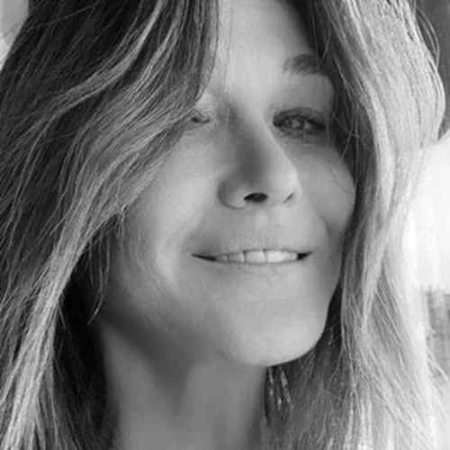 Ένα καυτό ερωτικό τρίγωνο απασχολεί τα γαλλικά μέσα, με πρωταγωνίστρια την Carla Bruni