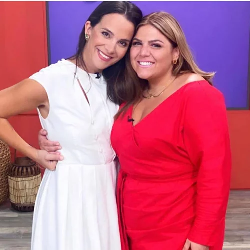 Ελιάνα Χρυσικοπούλου | Οι πρώτες φωτογραφίες με τη Δανάη Μπάρκα μετά την πρεμιέρα και η κομψή εμφάνιση στην πρώτη εκπομπή