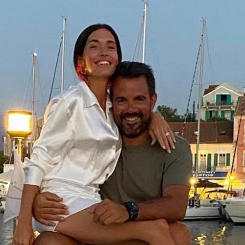 Ζήνα Γλου | Η σχεδιάστρια μόδας παντρεύτηκε τον επί πέντε χρόνια σύντροφό της, Νικόλα Μπέη