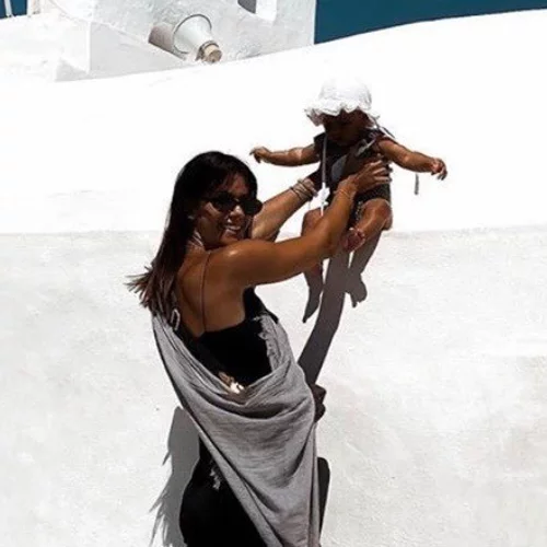 Νίκη Θωμοπούλου | Οι νέες φωτογραφίες με τη νεογέννητη κόρη της από τη Σίφνο