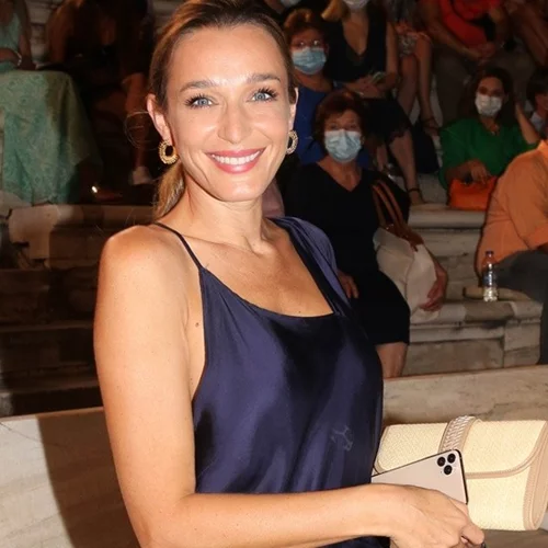 Το slip dress της Κάτιας Ζυγούλη είναι το ιδανικό ρούχο για το φθινόπωρο