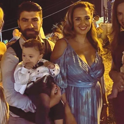 Κλέλια Πανταζή - Λευτέρης Τσάκαλος | Η βάφτιση του εννέα μηνών γιου τους - To φόρεμα που επέλεξε η πρωταθλήτρια (pics)