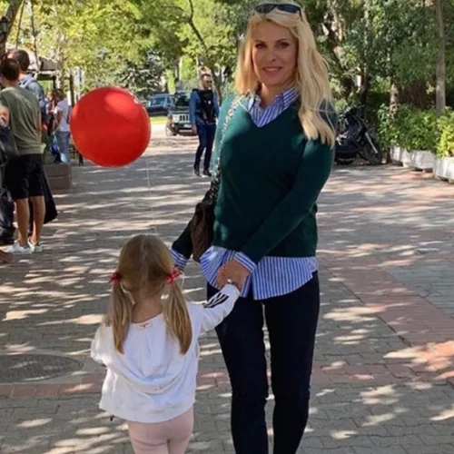 Ελένη Μενεγάκη | Αυτό είναι το σχολείο της μικρής Μαρίνας! Η κόρη της διάσημης παρουσιάστριας έχει ξένη γλώσσα τα... ελληνικά