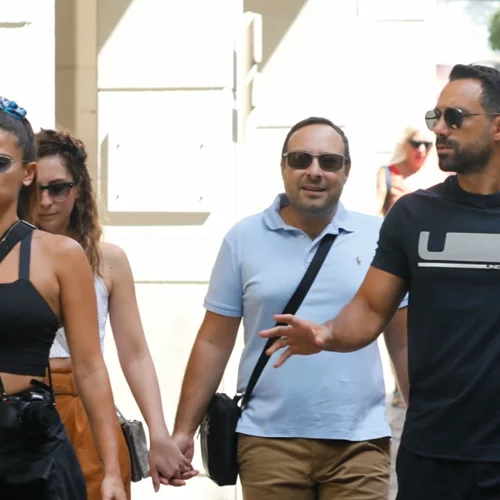 Χριστίνα Μπόμπα | Εντυπωσιακή με μαύρο crop top και κολάν μετά την αποκάλυψη ότι πήρε 7 κιλά