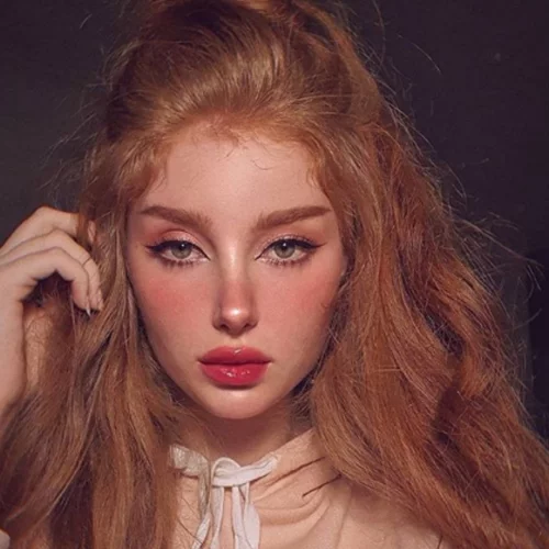 Ξένια Μοτσκαλίδου | Η «πορσελάνινη» 22χρονη φυσική ginger του GNTM 3 δημιουργεί τα πιο ιδιαίτερα beauty looks