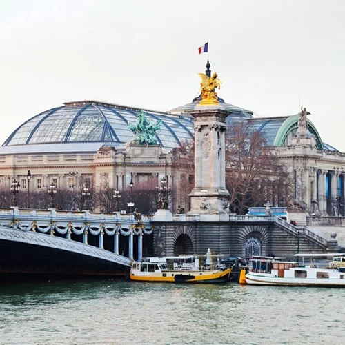 Κλείνει το Grand Palais που φιλοξενεί τα σόου της Chanel στο Παρίσι