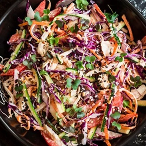 Η συνταγή για την πιο νόστιμη Coleslaw σαλάτα