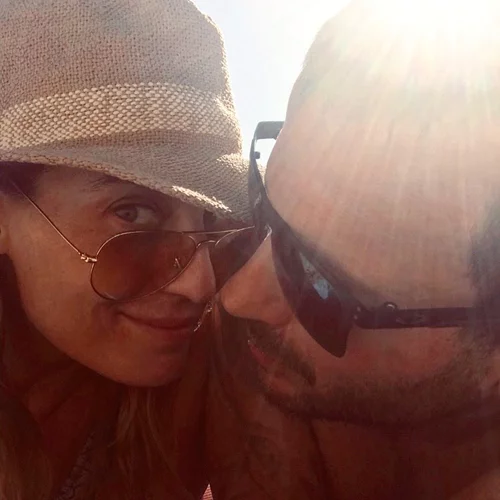 Ελεονώρα Μελέτη | Δημοσίευσε το πιο τρυφερό στιγμιότυπο με τον σύζυγο και την κόρη τους