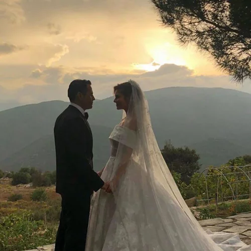 Μαρία Μενούνος – Keven Undergaro | Αδημοσίευτες φωτογραφίες από τον παραδοσιακό γάμο τους στην Ελλάδα