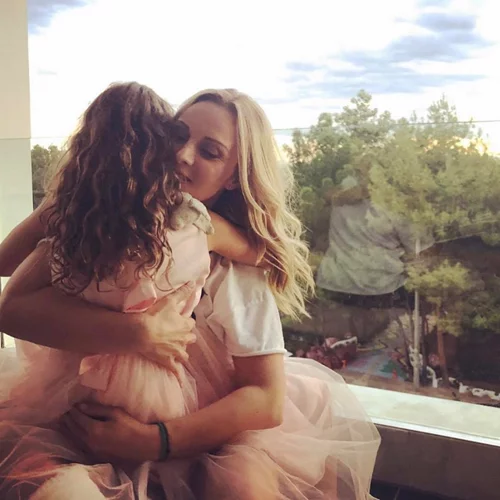 Πέγκυ Ζήνα - Γιώργος Λύρας | Δες πόσο μεγάλωσε η κόρη τους, Ηλέκτρα