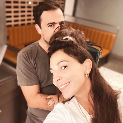 Κατερίνα Παπουτσάκη | Φωτογραφίζει τον Παναγιώτη Πιλαφά με τον μικρότερο γιο τους, Κίμωνα