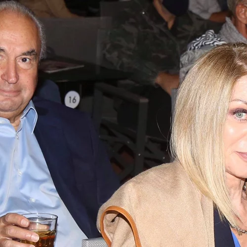 Έλλη Στάη | Το look που επέλεξε σε θεατρική έξοδο με τον Νίκο Μουνδρέα