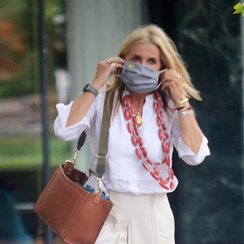 Μαρέβα Γκαμπρόφσκι - Μητσοτάκη | Βόλτα στο κέντρο της πόλης με casual look