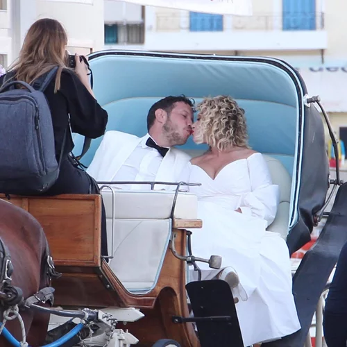 Ελεωνόρα Ζουγανέλη - Σπύρος Δημητρίου | Νέες φωτογραφίες από τον παραδοσιακό γάμο τους στις Σπέτσες