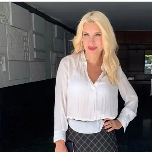 Ελένη Μενεγάκη | Το office look στο οποίο επένδυσε και το σχόλιό της