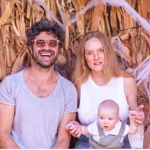 Χρήστος Βασιλόπουλος - Sarah Conner | Πλάνα από το σπίτι που μένουν με τον νεογέννητο γιο τους στην Αμερική