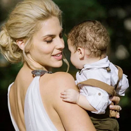 Η Μαντώ Γαστεράτου για τη μητρότητα | «Δεν αγάπησα τον γιο μου από την πρώτη στιγμή»