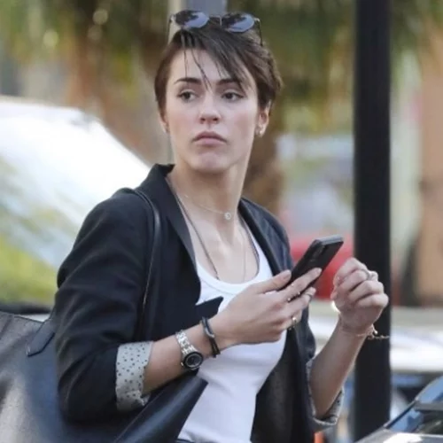 Κάτια Ταραμπανκό | Βόλτα στη Γλυφάδα - Όλες οι φωτογραφίες