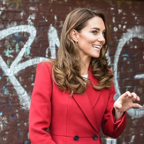 Η νέα εμφάνιση της Kate Middleton με κόκκινο παλτό