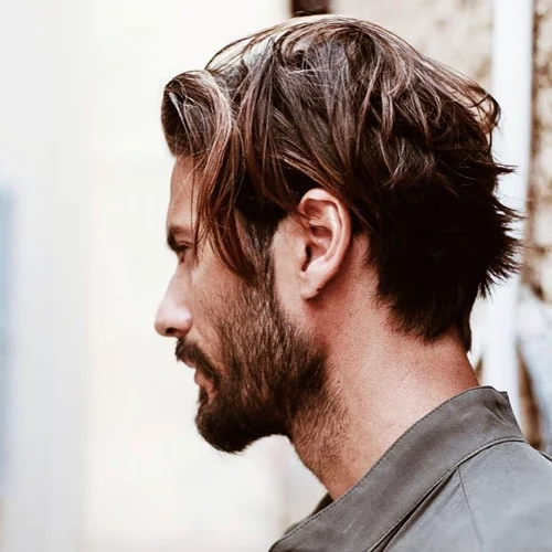 Ο Γιώργος Καράβας εξηγεί πώς βρήκε το προσωπικό του στυλ στο hairlook του