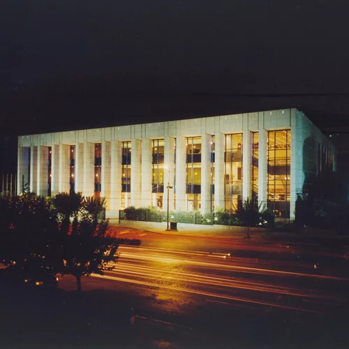 To Μέγαρο Μουσικής Αθηνών φωταγωγείται ροζ: Είναι κάτι περισσότερο από μία κορδέλα. Είναι αυτό που μας ενώνει!