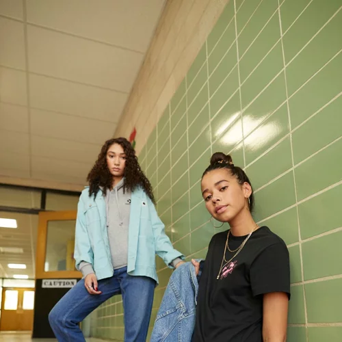 Κλασικά με ένα twist αυτά τα sneakers αξίζουν την προσοχή σου