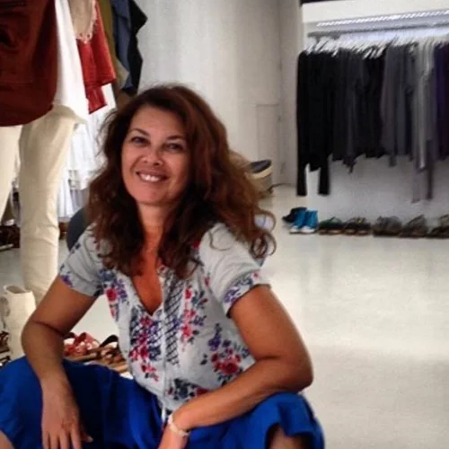 Σπάνια φωτογραφία της Σοφίας Αλιμπέρτη | Ποζάρει στον φακό του μεγαλύτερου γιου της