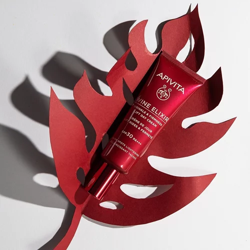 Διαγωνισμός | Κέρδισε τη νέα κρέμα Wine Elixir με SPF 30 της Apivita και πρόλαβε τις ρυτίδες πριν καν εμφανιστούν