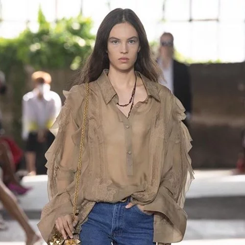 Ο Valentino επαναφέρει ένα κλασικό μοντέλο της Levi's