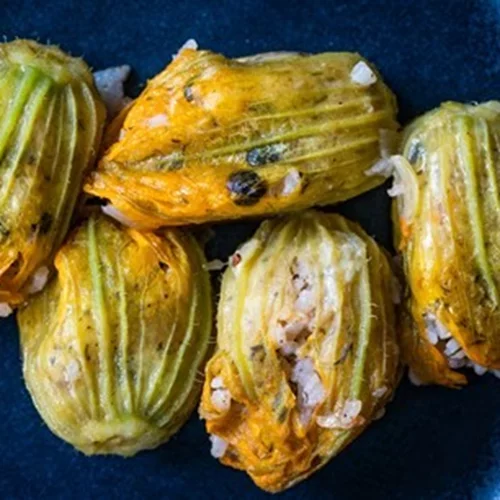 Κολοκυθοανθοί γεμιστοί με ρύζι και μανιτάρια