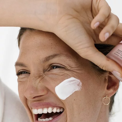 Μάθαμε πώς μπορούμε να αποκτήσουμε πιο νεανική επιδερμίδα μετά τα 40