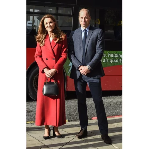 Ένα εστιατόριο fast food τράβηξε την προσοχή του πρίγκιπα William και τα tweets είναι ξεκαρδιστικά