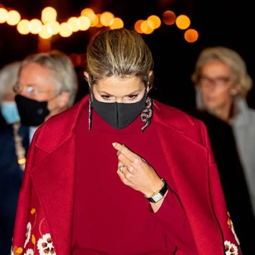 Το εντυπωσιακό παλτό της βασίλισσας Maxima