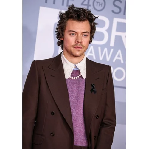 O Harry Styles φόρεσε ένα iconic T-shirt που είχε βάλει η Jennifer Aniston στα Φιλαράκια