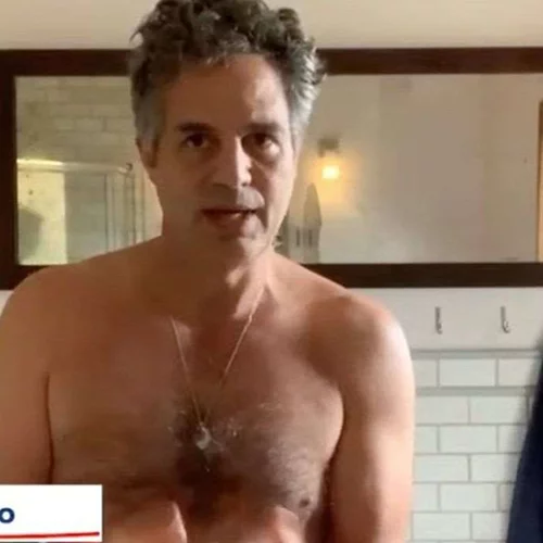 Celebrities βγαίνουν από τα ρούχα τους και εξηγούν τι σημαίνει naked ballot