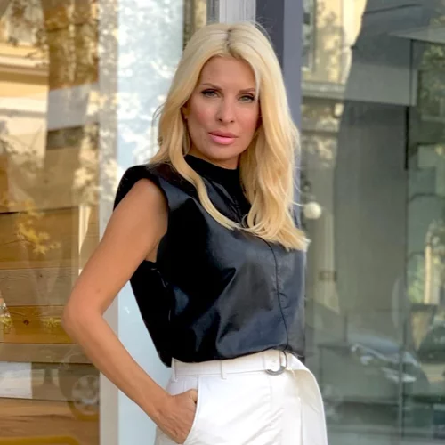 Η Ελένη Μενεγάκη συνδύασε δύο από τις μεγαλύτερες τάσεις της χρονιάς σε ένα outfit