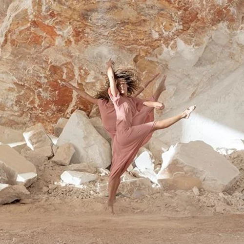 Morning Mimosa | Ένα film ωδή στην έκρηξη συναισθημάτων που προκαλεί ένα άρωμα