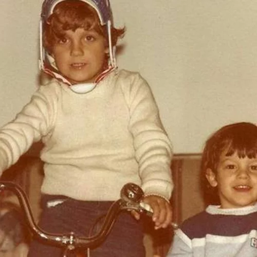 H συγκινητική ανάρτηση του Δημήτρη Μακαλιά για τον αδελφό του που έχει φύγει από τη ζωή