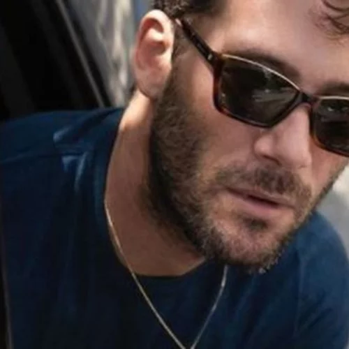 Αντίνοος Αλμπάνης | «Η φωτογραφία τραβήχτηκε την ημέρα που μου έλεγαν κουράγιο και ήθελα να ουρλιάξω»