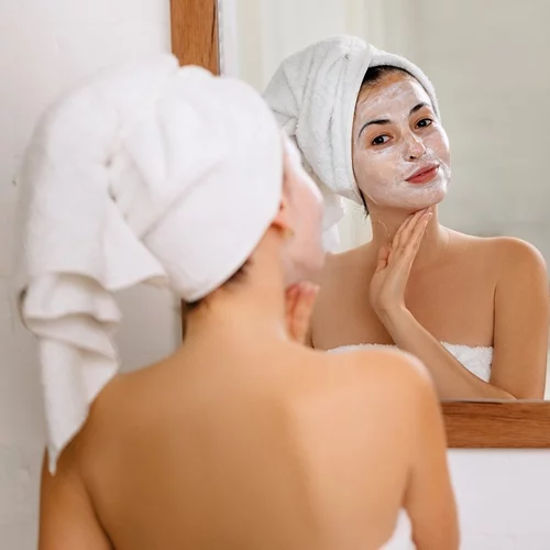 Χημικό peeling στο σπίτι; Πώς θα το κάνεις σωστά και με ασφάλεια