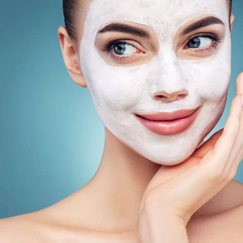 Μάσκες με γιαούρτι: Συνταγές αν έχεις ξηρότητα, ακμή ή θαμπό δέρμα