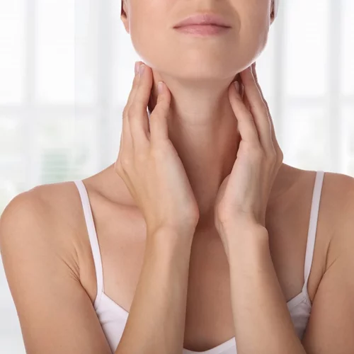 Χρειάζεται να κάνεις επέμβαση στο θυρεοειδή; Τι έχει αλλάξει λόγω της πανδημίας