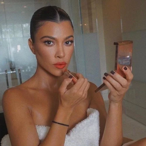 Το απρόσμενο χρώμα στα νύχια που επιλέγουν όλα τα it girls φέτος το φθινόπωρο