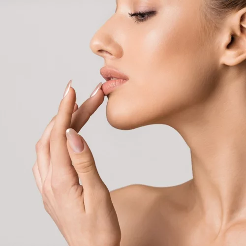 Απολέπιση χειλιών με φυσικό τρόπο: Συνταγή για σπιτικό scrub και η ιδανική ρουτίνα ομορφιάς